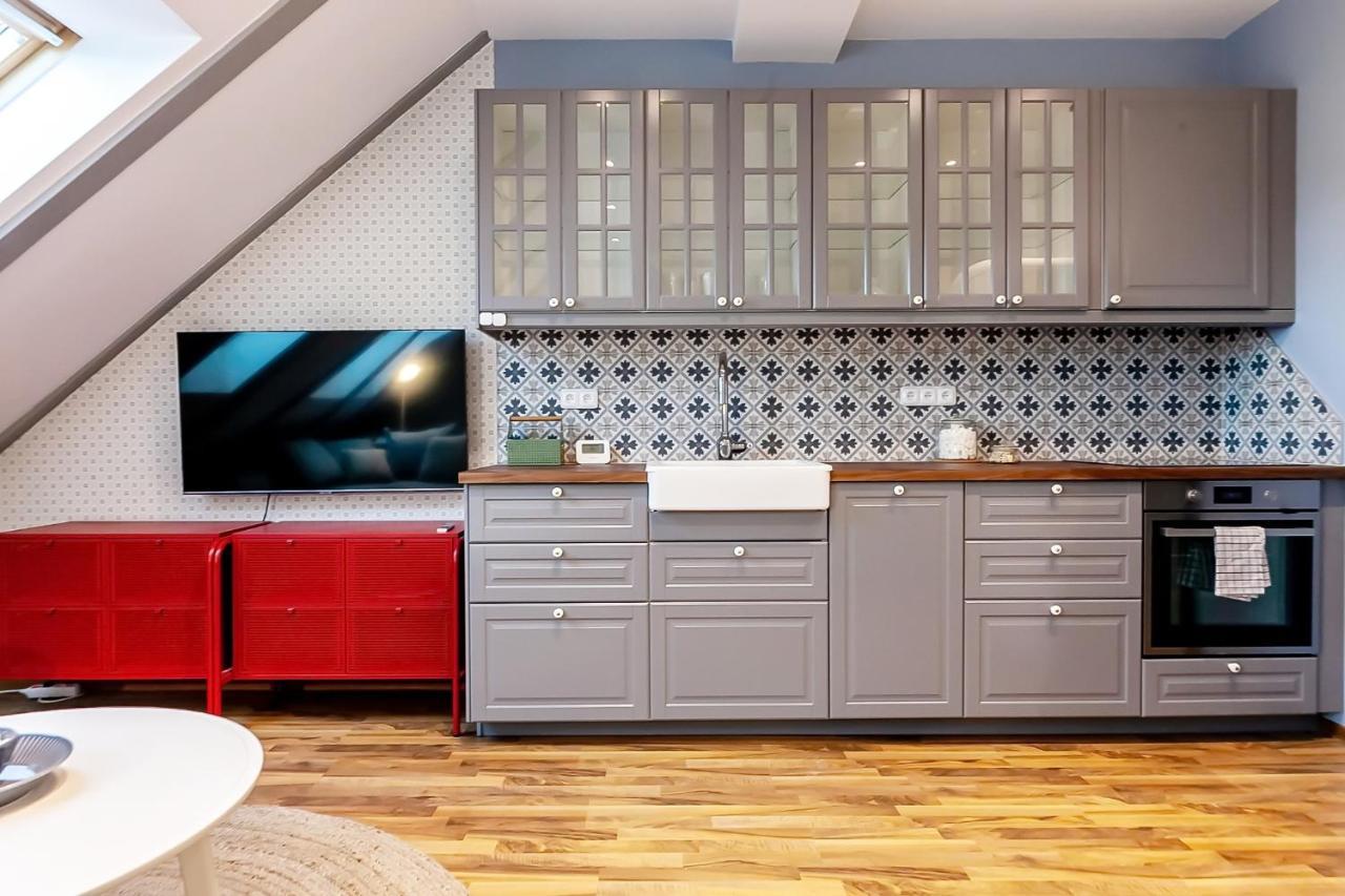 Attic Apartment On Waterfront / View / Netflix Praga Exterior foto