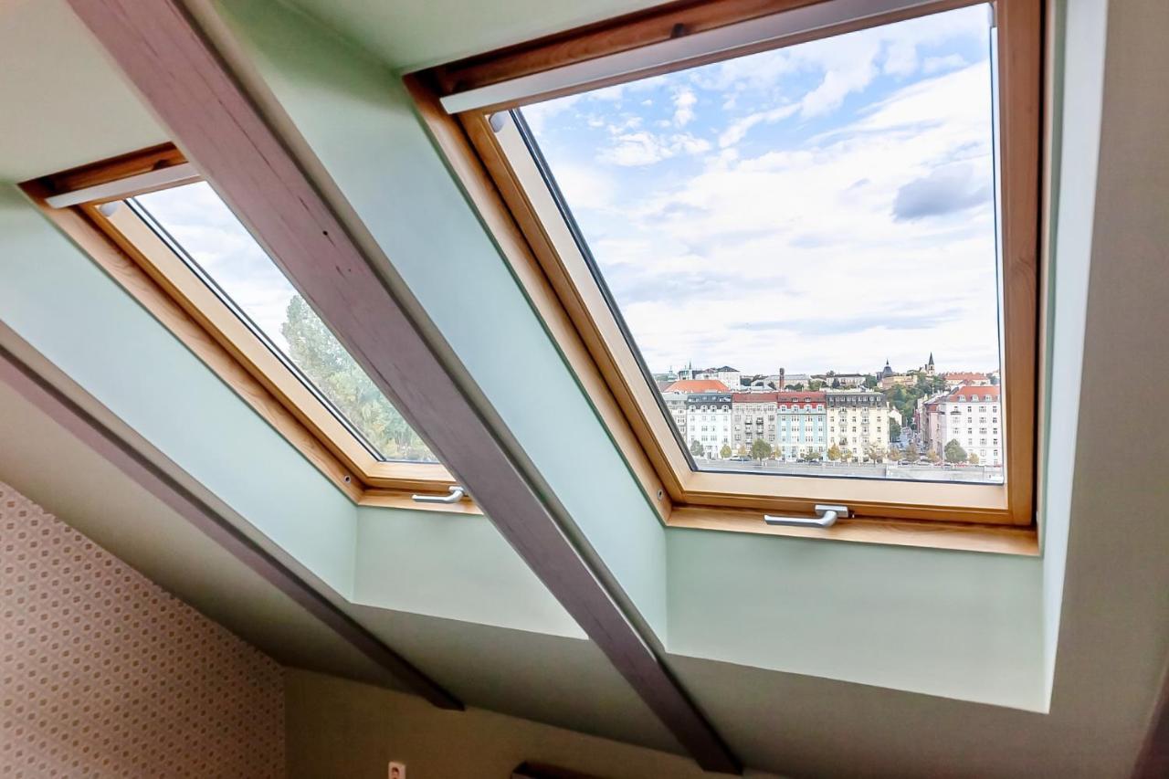 Attic Apartment On Waterfront / View / Netflix Praga Exterior foto