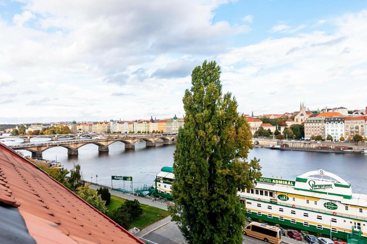 Attic Apartment On Waterfront / View / Netflix Praga Exterior foto